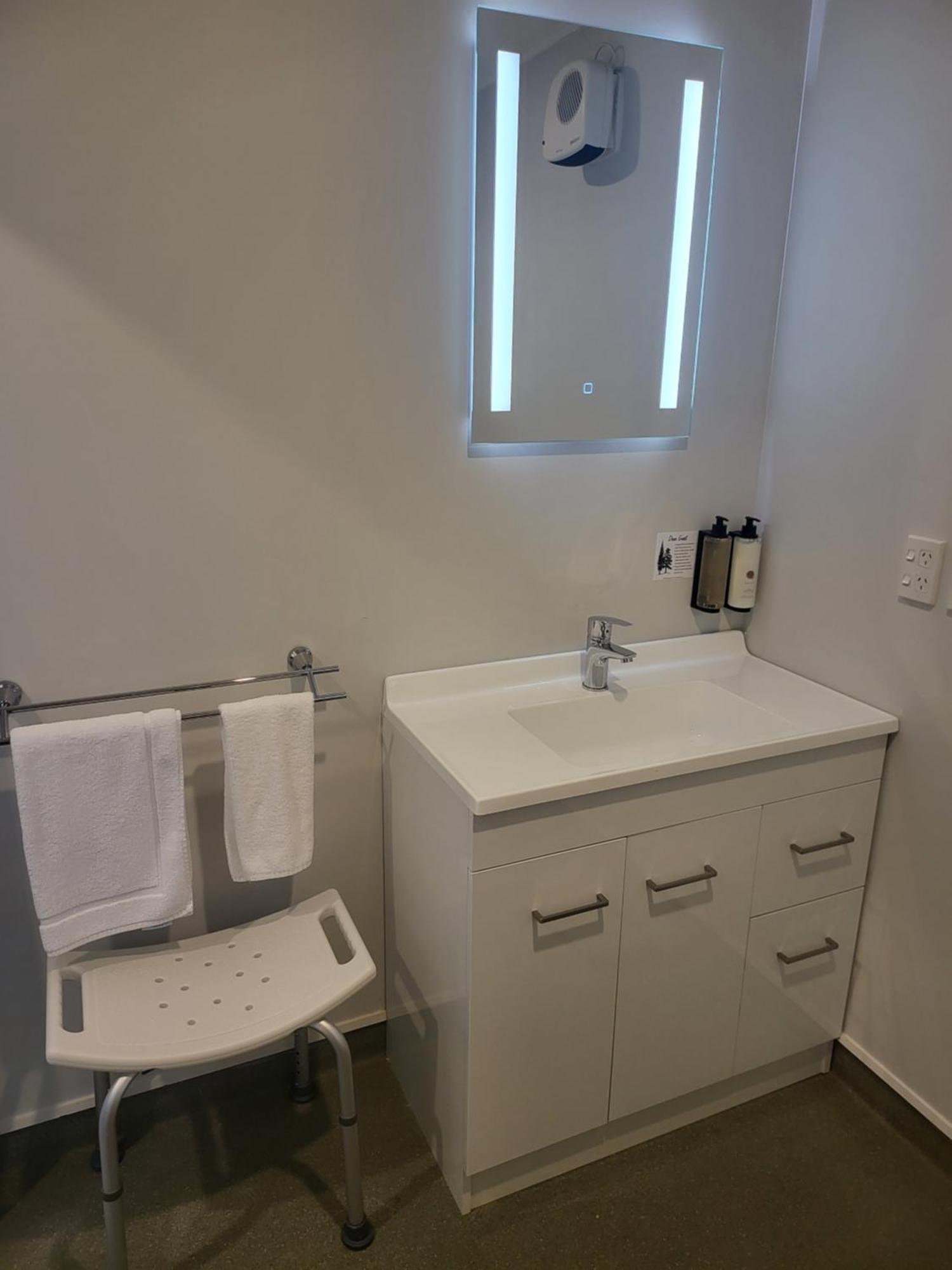 Ferrylink Motel Picton Bagian luar foto